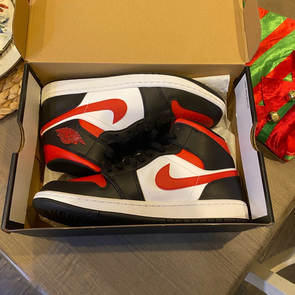 Nike Air Jordan 1 Mid Black Red White High-Tops